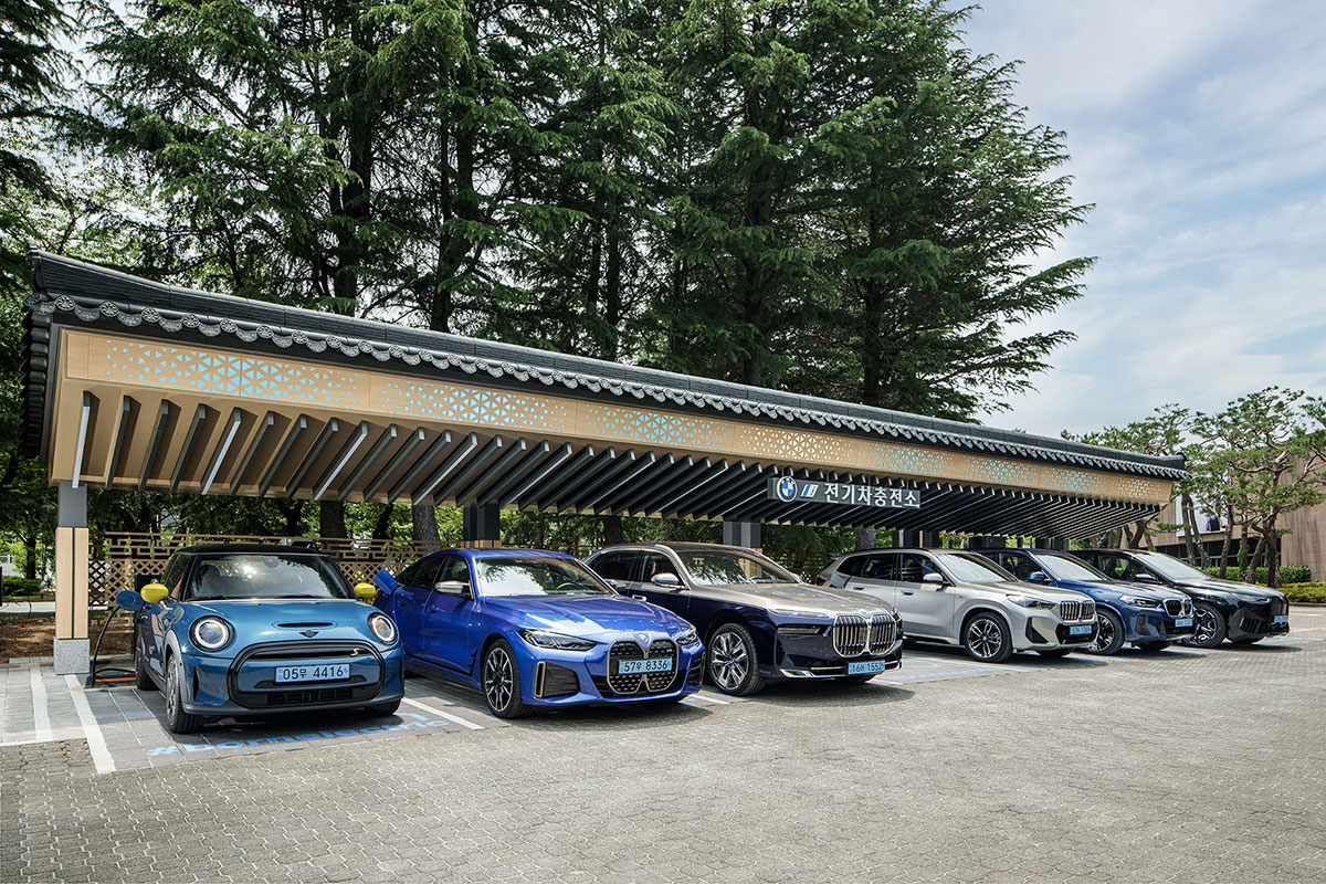 BMW, 힐튼호텔 경주에 전기차 충전소 ‘BMW 차징 스테이션’ 개소 < 업계 뉴스 < 뉴스 < 기사본문 - 오토뷰 BMW, 힐튼호텔 경주에 전기차... 
