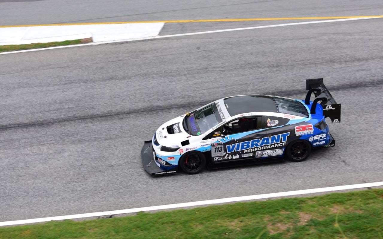 후지어는 대중에게 보다 가까운 타임어택 이벤트 등에서 모터스포츠 타이어를 후원한다