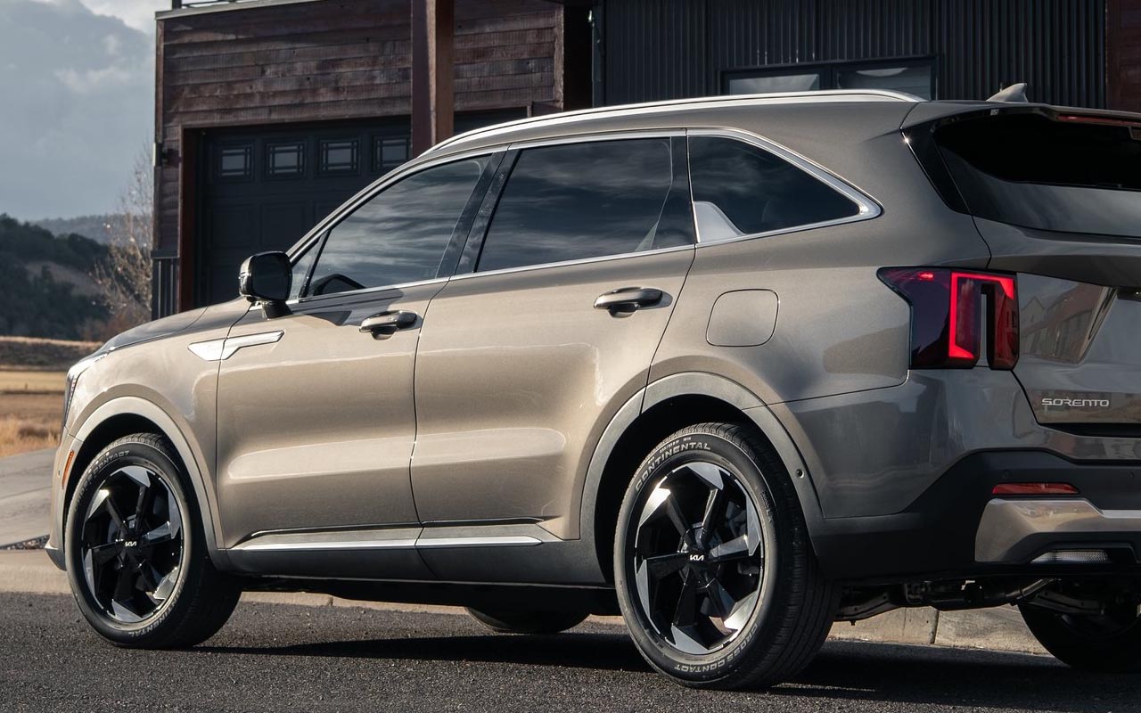 기아자동차 쏘렌토에 장착된 OE 타이어 콘티넨탈 크로스 콘택트