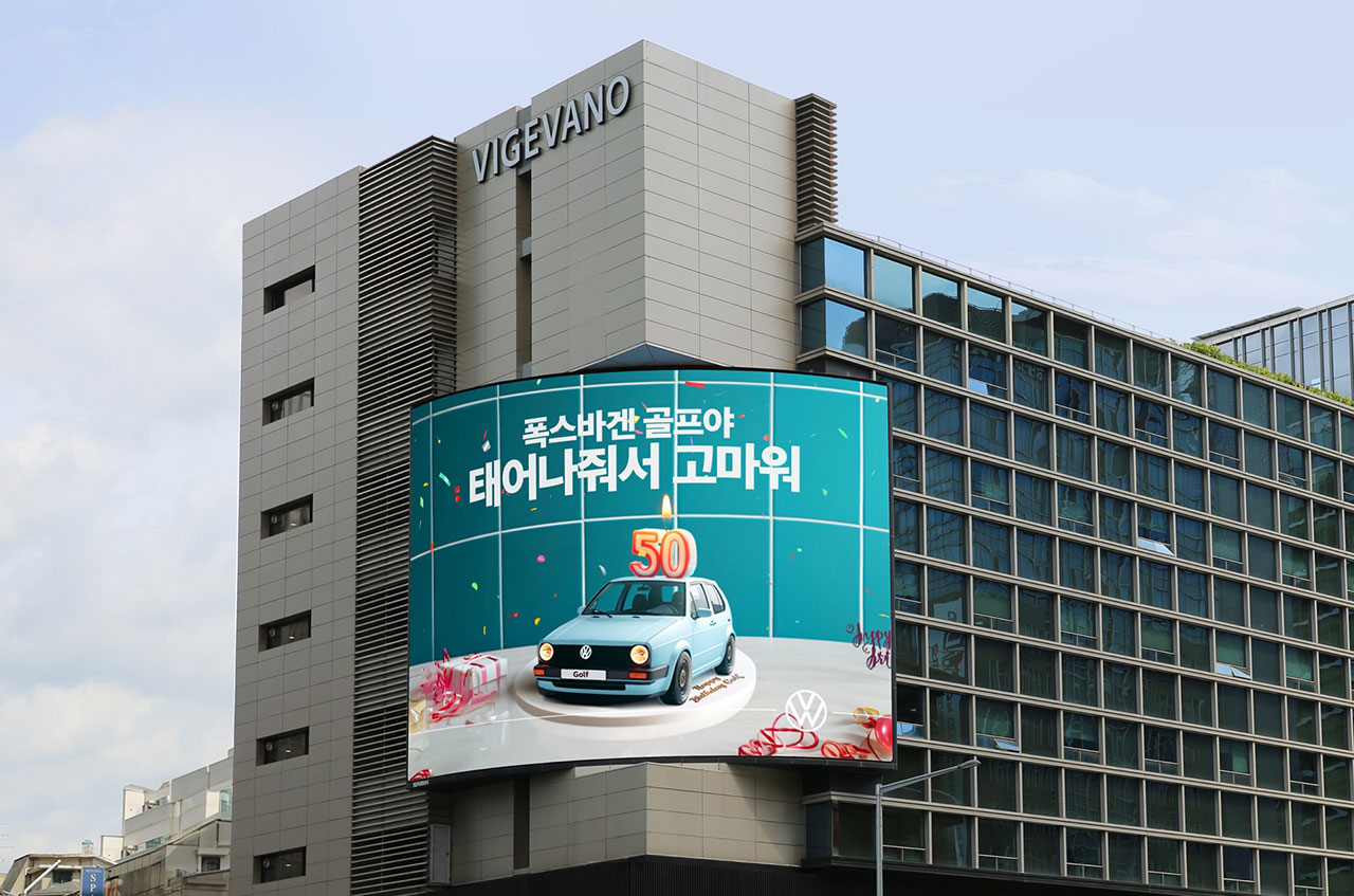 폭스바겐 골프 50주년 기념 디지털 옥외 광고 - 강남