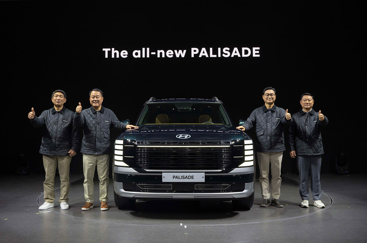 (왼쪽부터) 문용문 금속노조 현대차지부장, 대표이사 이동석 사장, 국내사업본부장 정유석 부사장, 박성열 현대차지부 판매위원회 의장