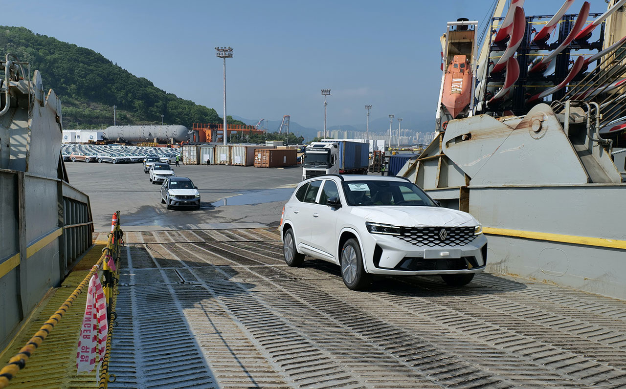 르노코리아 그랑 콜레오스 중남미 수출 초도 물량 선적