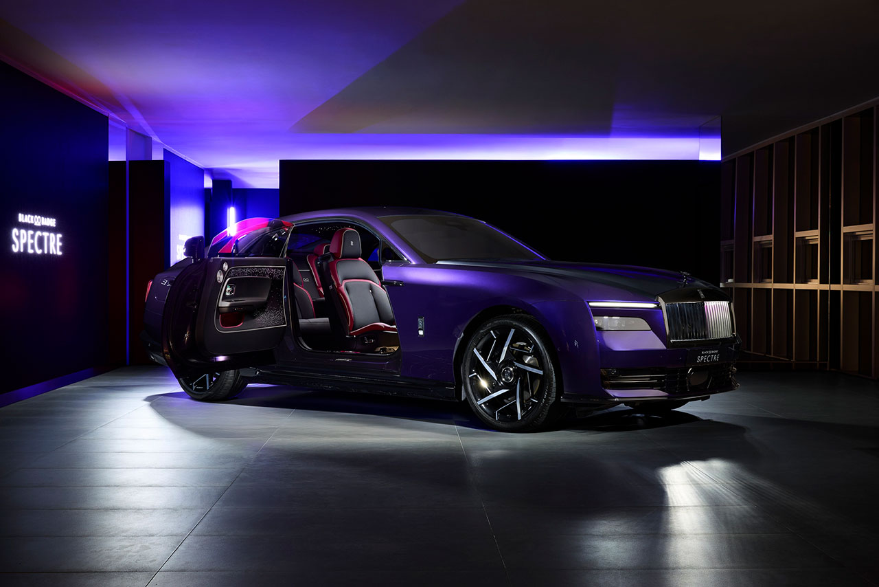 ROLLS -ROYCE BLACK BADGE SPECTER
