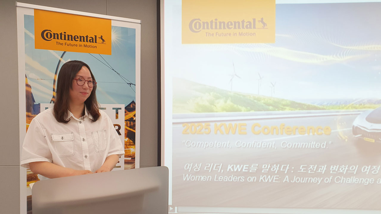 KWE 컨퍼런스를 소개하고 있는 강명진 KWE 리더