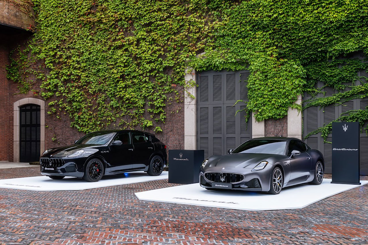 그랜드 하얏트 서울 퍼블릭 전시 (왼쪽) 마세라티 그레칼레 모데나, (오른쪽) 그란투리스모 모데나
