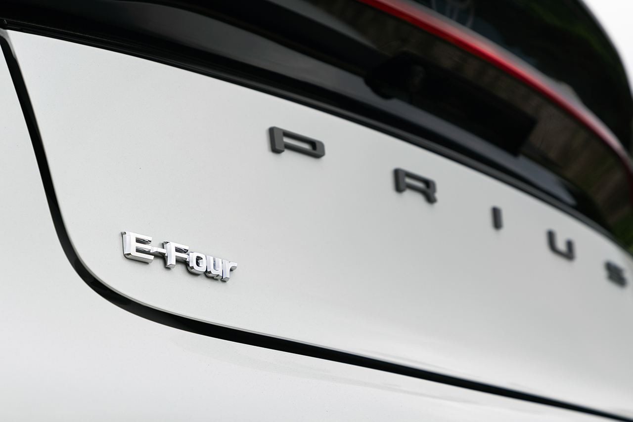 토요타 26년형 프리우스 하이브리드 AWD XLE