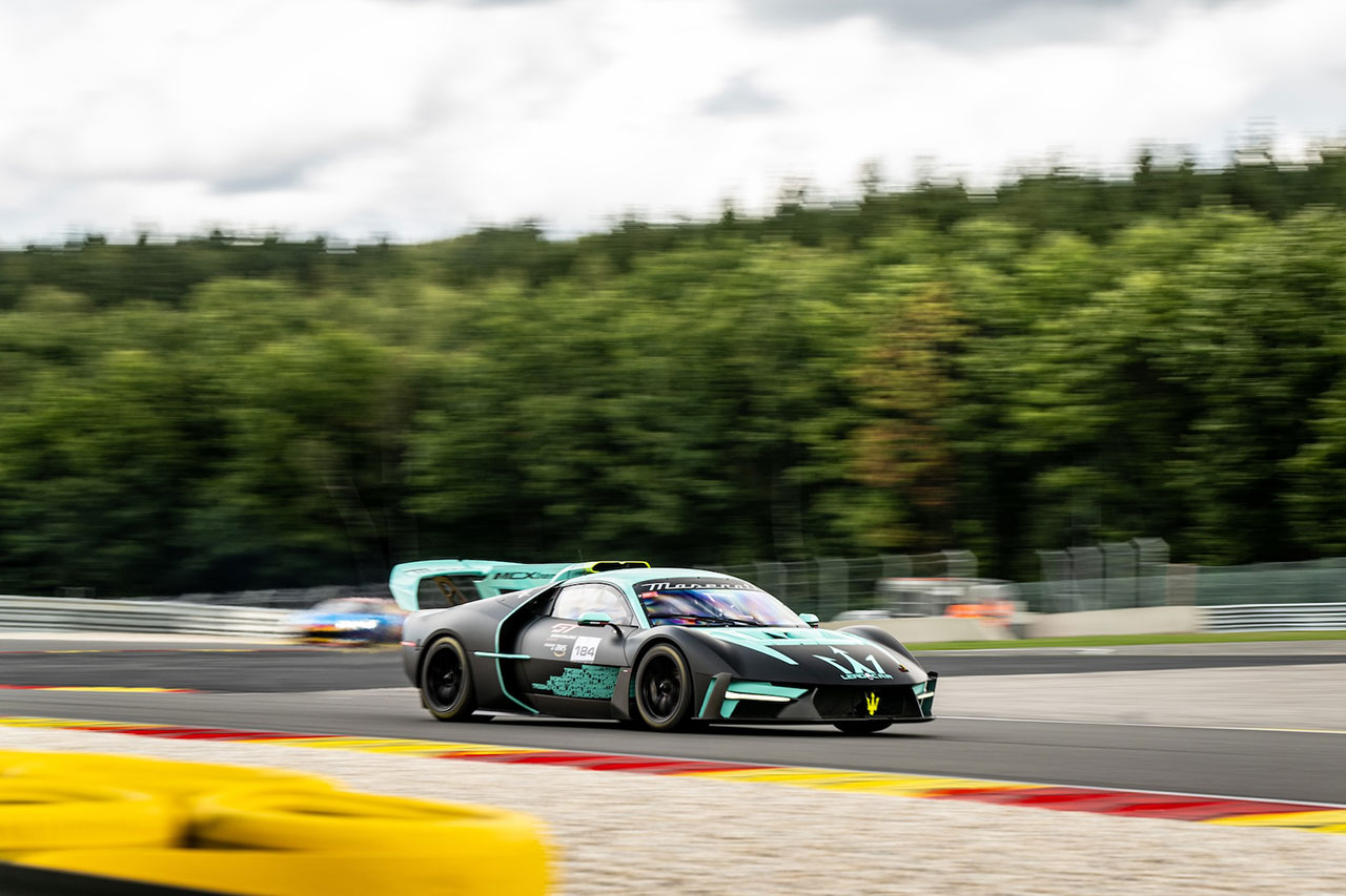 스파 프랑코르샹 서킷을 달리는 마세라티 MCXtrema