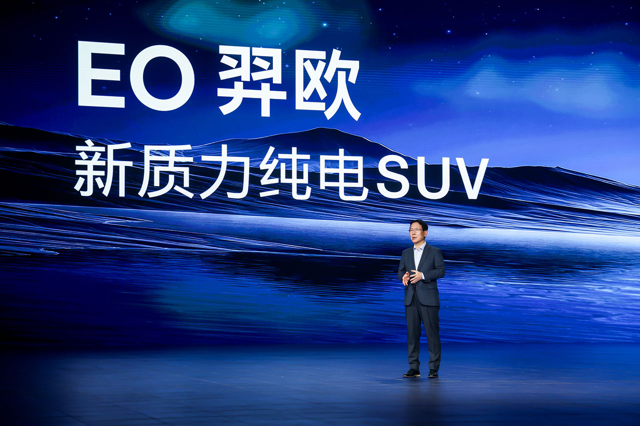 현대차 중국권역본부 오익균 부사장이 일렉시오 출시 행사에서 발표하는 모습