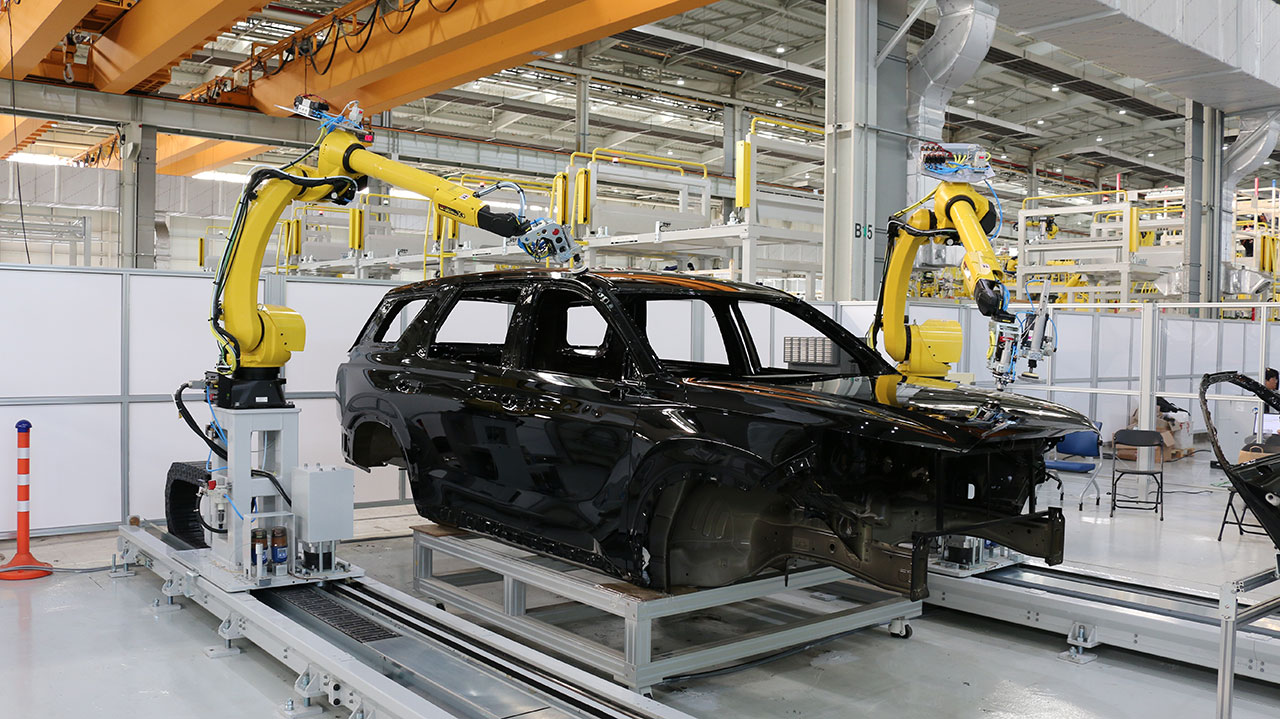 자동차 도장면을 로봇이 정밀하게 연마해 완벽하고 균일한 품질을 구현하는 상도 샌딩/폴리싱 자동화 기술 시연