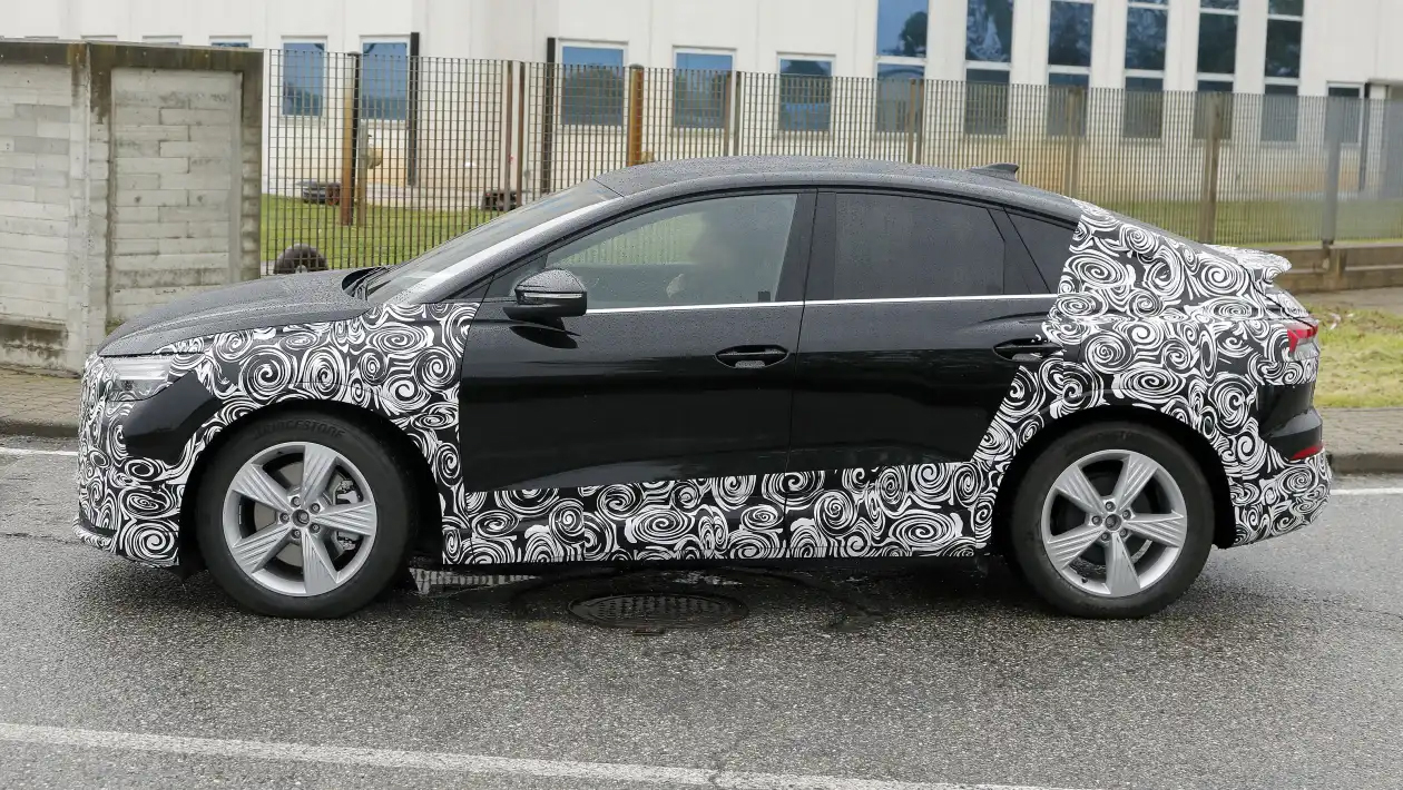 아우디 판매량 이끄는 Q4 e-Tron, 2027 F/L 포착 < 월드 뉴스 < 뉴스 < 기사본문 - 오토뷰