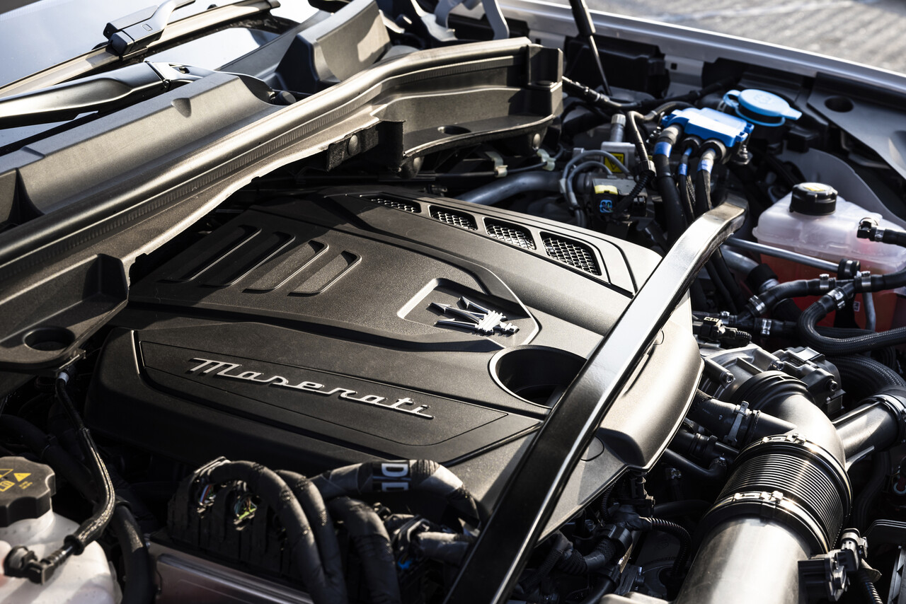 죽음: 마세라티의 4기통 엔진